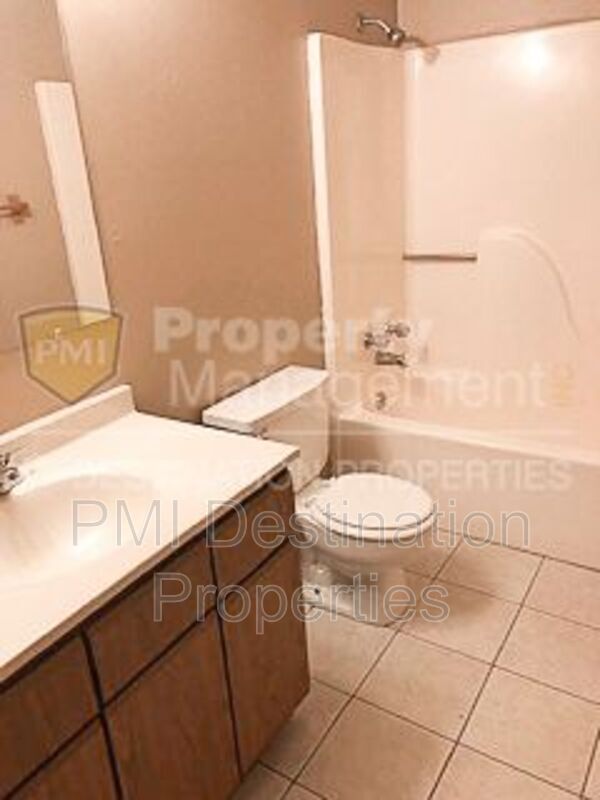 Building Photo - 8700-8720 Kill Creek Rd