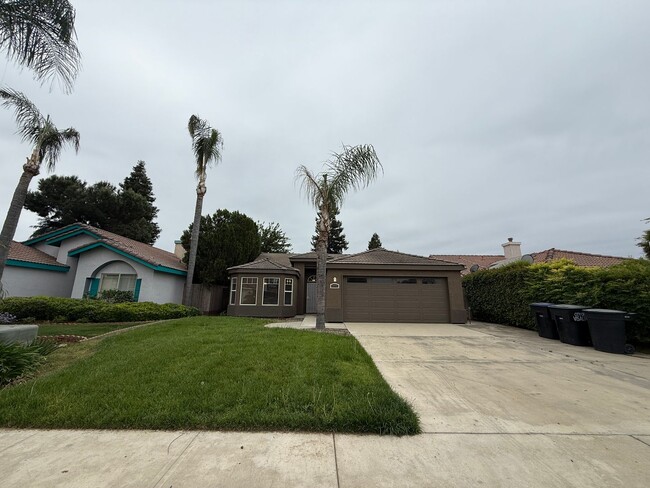 Building Photo - Charming 3 bedroom, 2 bathroom single fami...
