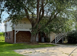 Building Photo - 210 Gloria St