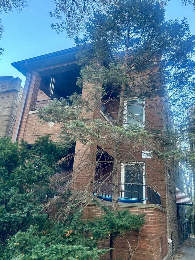 Foto principal - 6434 N Magnolia Ave