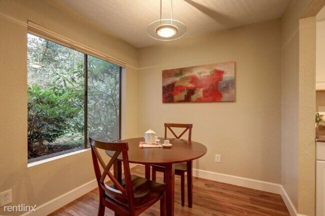 Building Photo - 14020 Juanita Dr NE