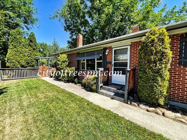 Building Photo - 2 br, 1 bath House - 1014 E Krall St