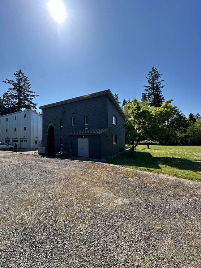 Foto del edificio - 3 Bed 2 Bath West Linn Property w/large yard