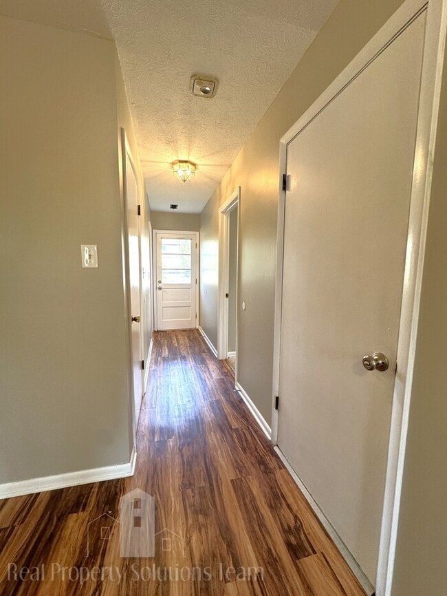 Building Photo - 4 bedroom, 2 bath home now available!