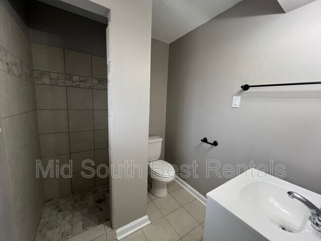 Building Photo - 4186 Lansdowne Dr