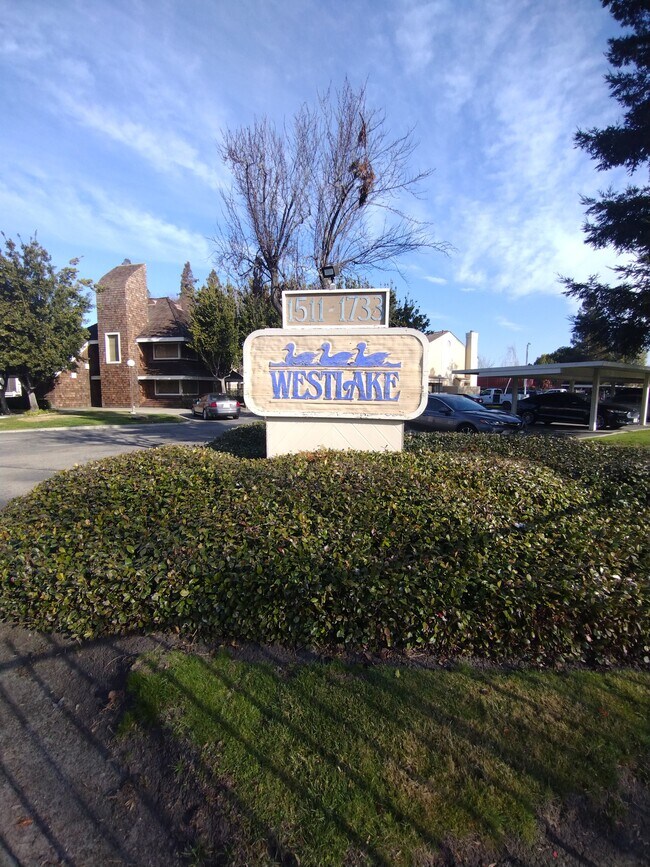 Building Photo - 1699 Pyrenees Ave