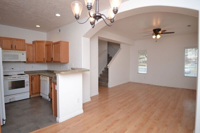 Building Photo - 1562 Vivante Way