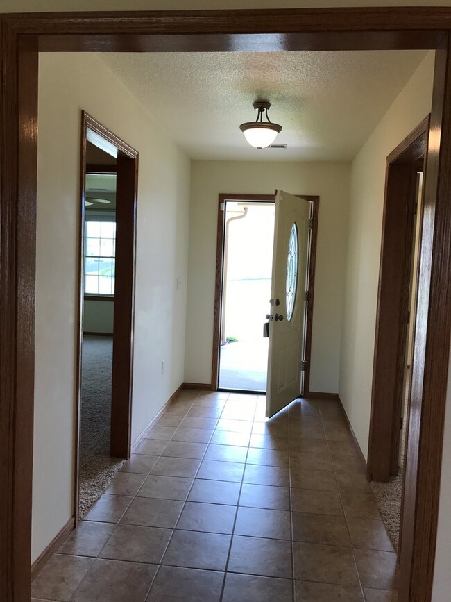 Foto del edificio - CLOSE TO FT. RILEY! FENCED BACKYARD! OPEN ...