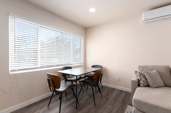 Foto del edificio - 2860 Franklin Ave