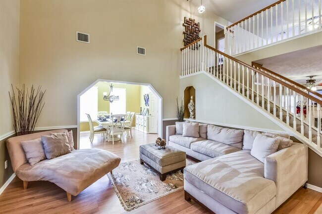 Foto del edificio - 9335 Hudson Bend Cir