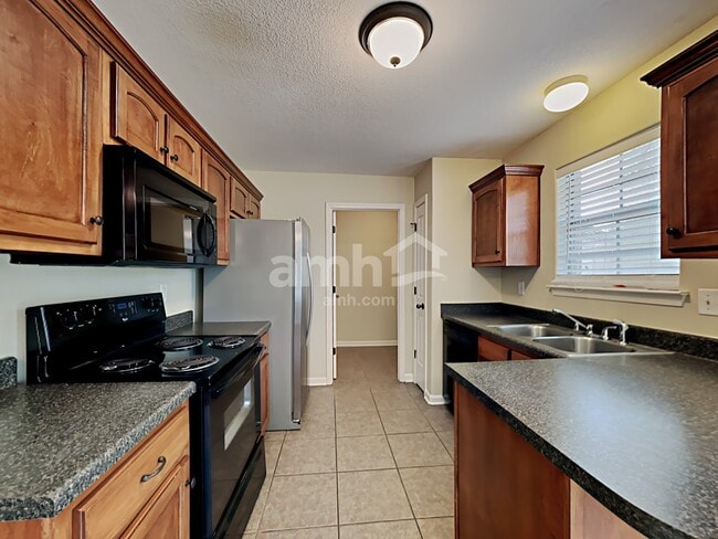 Foto del edificio - 6652 Clingmans Cv