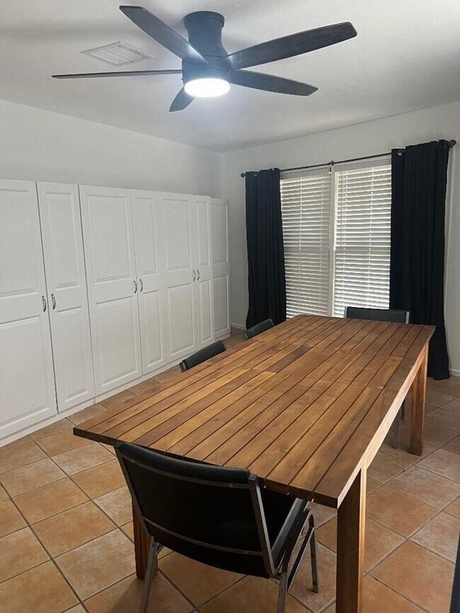 Foto del edificio - 2907 Redbud Ave