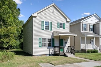 Building Photo - 715 18th St