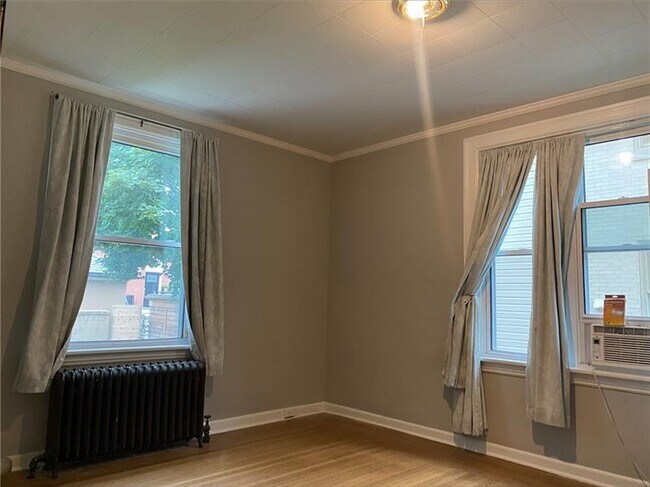 Foto del edificio - 206 Emerson Ave