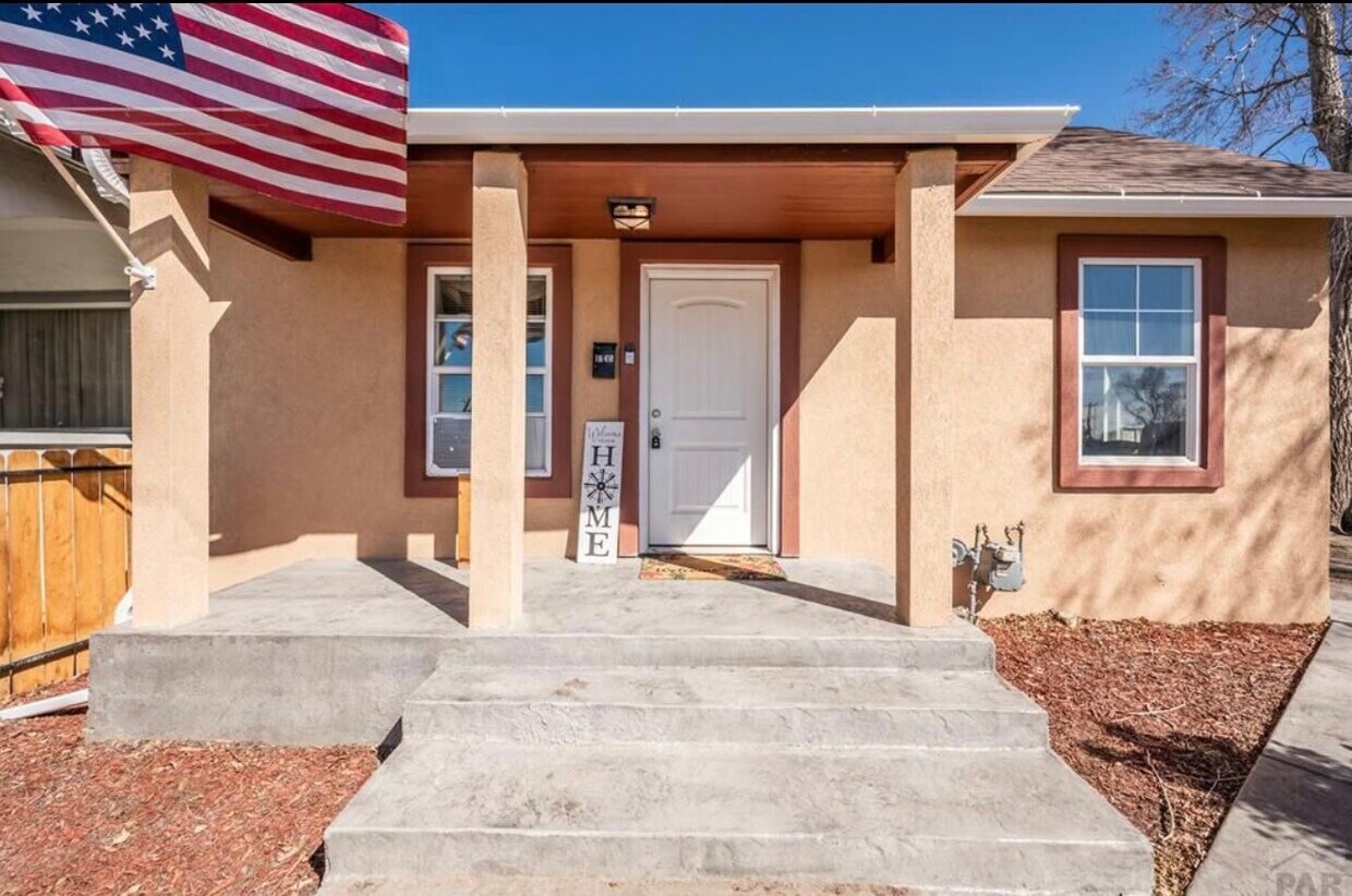 Foto principal - 1735 E 4th St