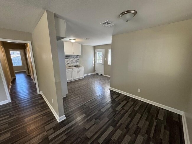 Building Photo - 303 Evergreen Hill