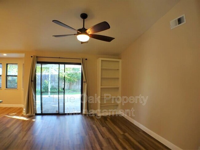 Foto del edificio - 3008 California Park Dr