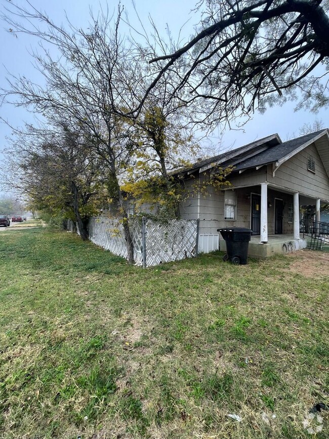 Building Photo - 1444-1446 N 6th St