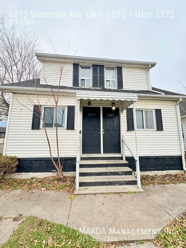 Primary Photo - NEWLY RENOVATED 2 BED/1 BATH DUPLEX IN CTR...