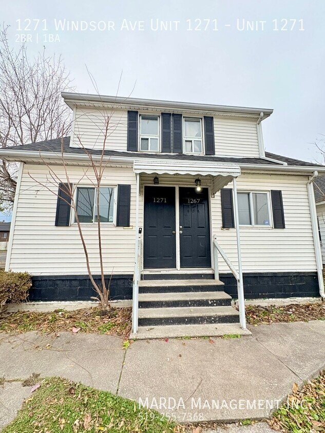 Photo principale - NEWLY RENOVATED 2 BED/1 BATH DUPLEX IN CTR...