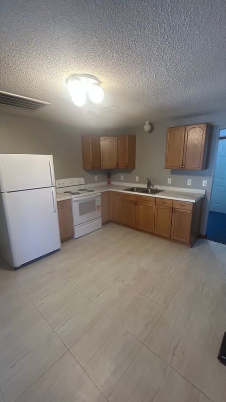 Foto del edificio - 825 Payne Ave
