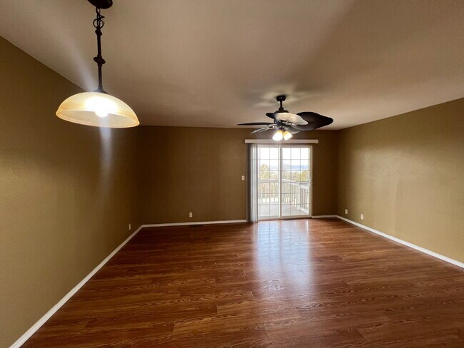 Foto del edificio - 2BR Prestine / Lakeview Townhouse