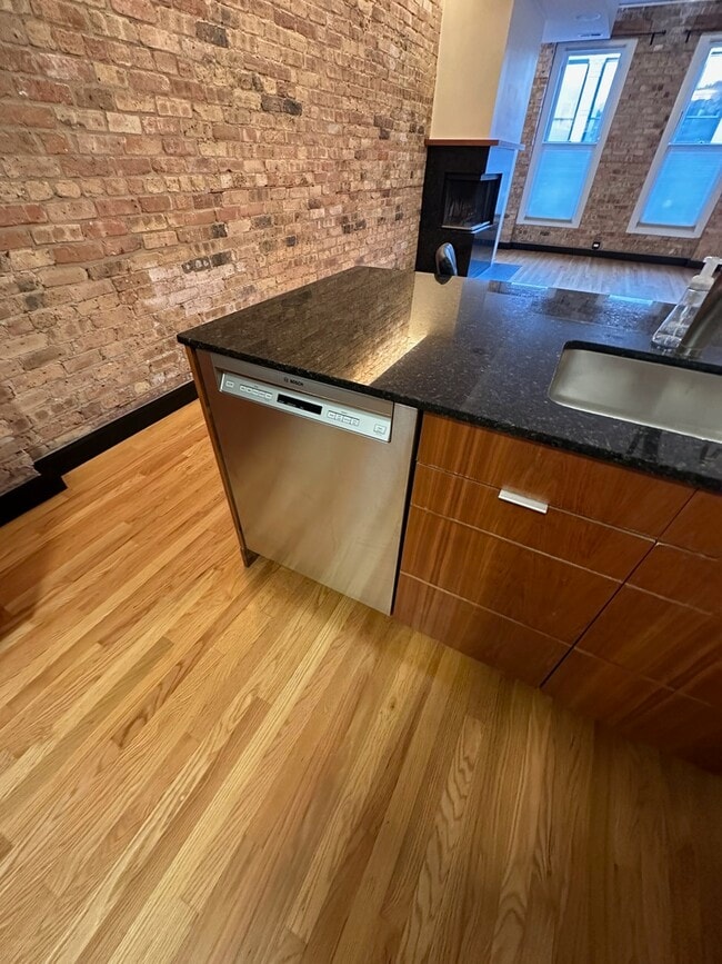 Building Photo - 3021 N Lincoln Ave