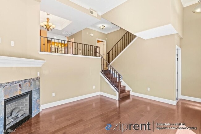 Building Photo - 3 br, 2.5 bath Townhome - 3938 Borgo Commo...