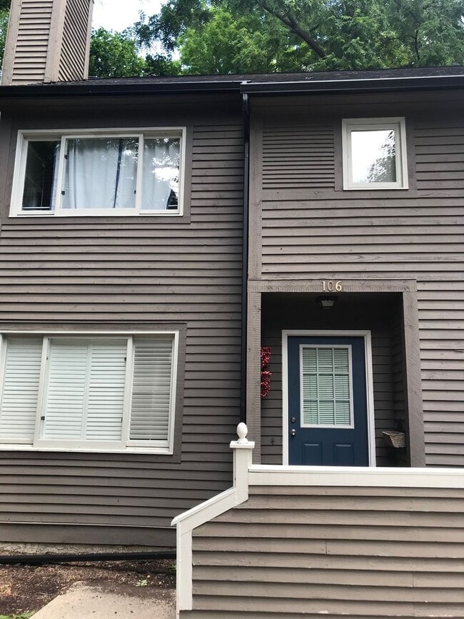 Building Photo - 106 Tulip Tree Ct