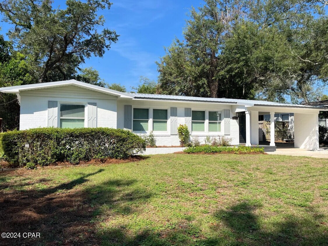 Primary Photo - 413 Rowe Dr