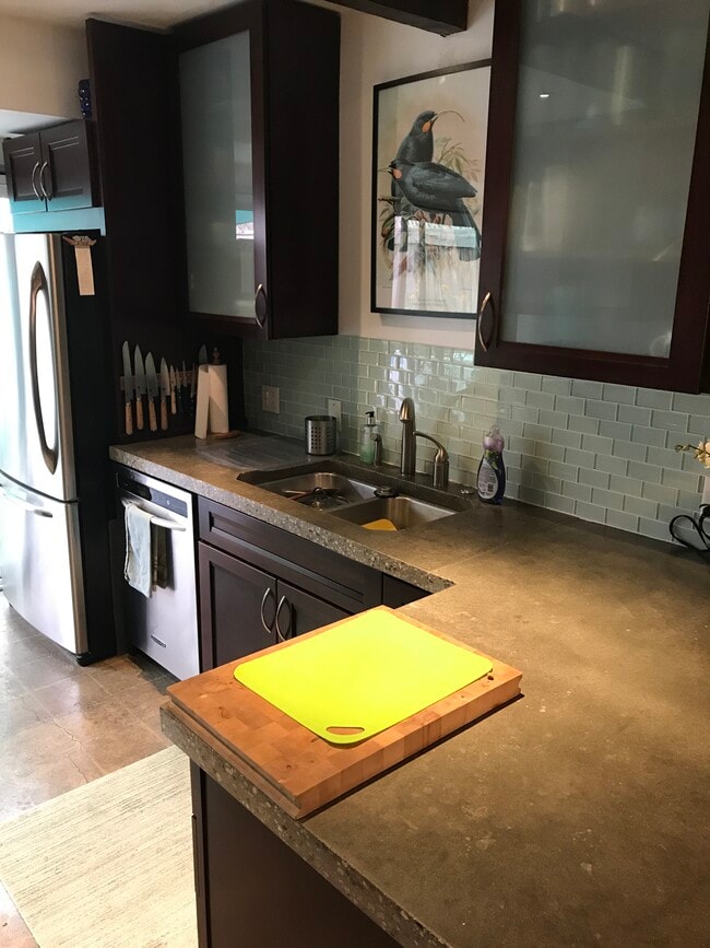 Building Photo - 4040 Grand View Blvd