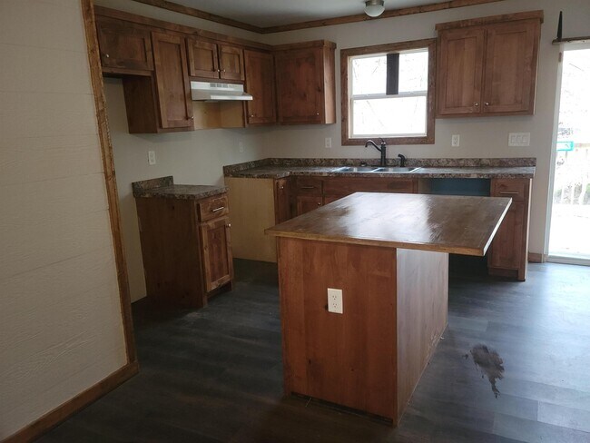 Building Photo - 7330 Willow Springs Rd