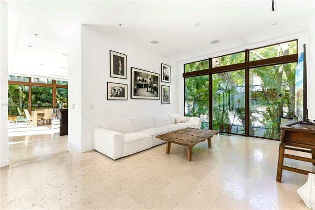 Building Photo - 110 Venetian Way Dilido Is