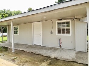 Building Photo - 2204 Parker Rd