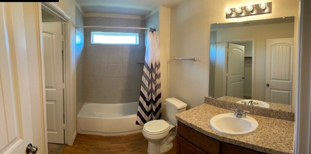 Master Bath - 1609 Blue Jay Dr