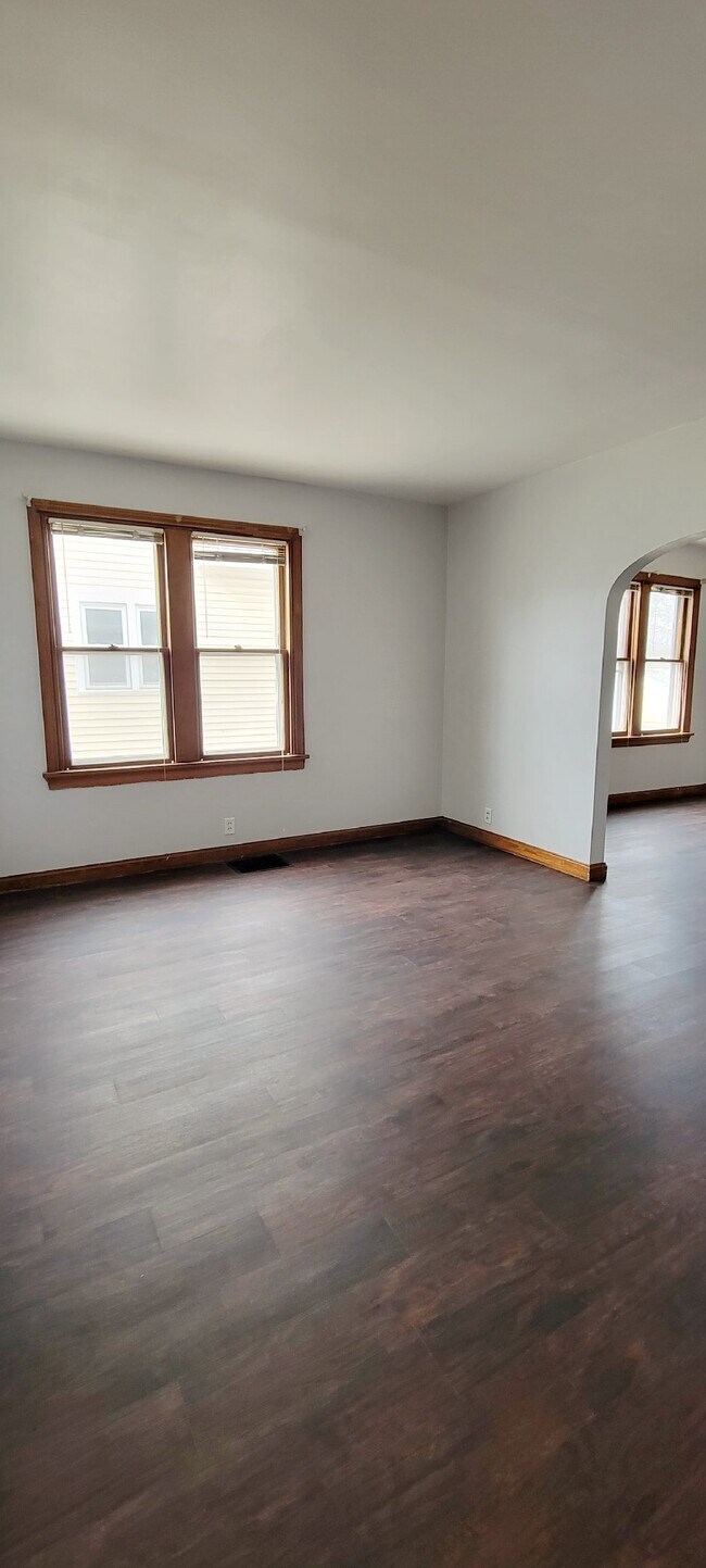 Building Photo - 1133 E North St