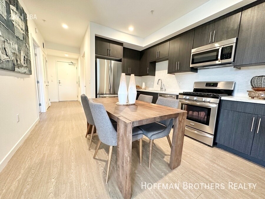 Primary Photo - 11405 Chandler Blvd North Hollywood, CA 91601