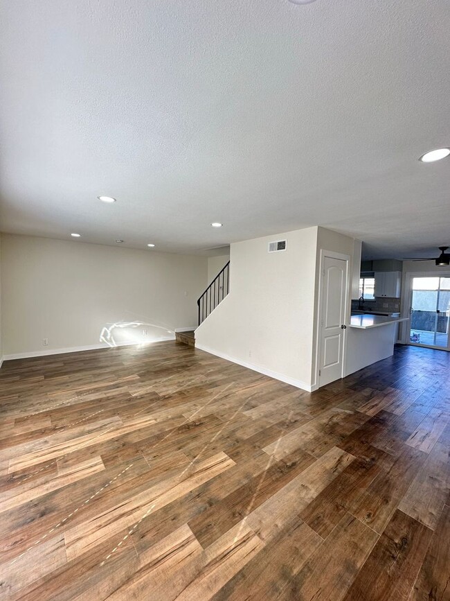 Building Photo - Anaheim 3 Bed 2.5 Bath Gorgeous Townhome -...