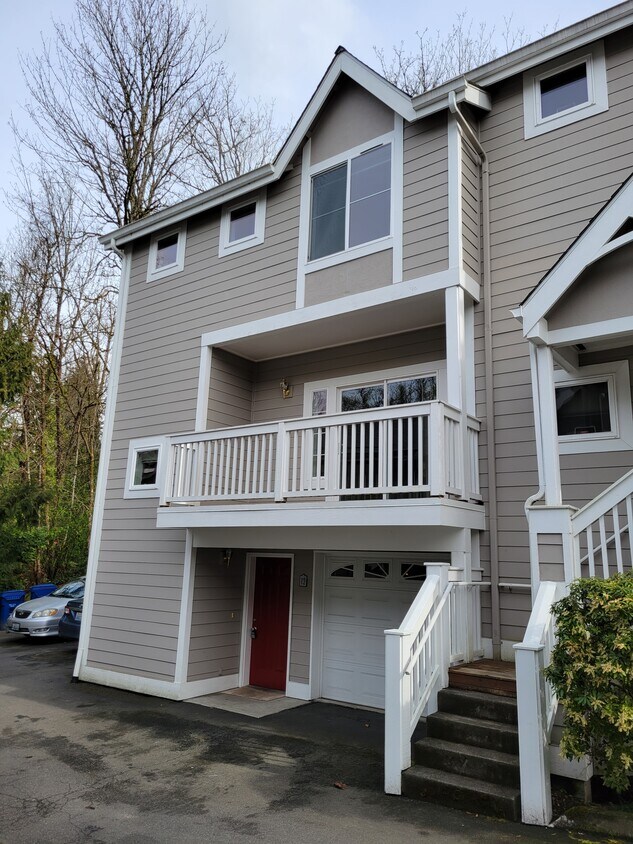 front - 9700 Ravenna Ave NE