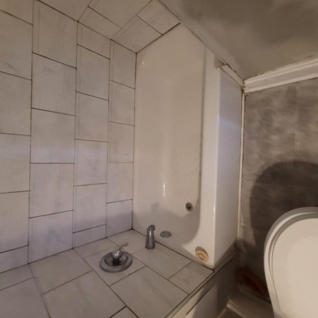 Building Photo - 1672 Lockwood Ave