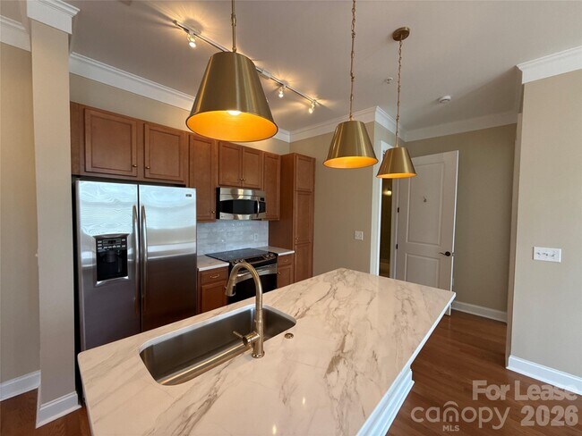 Building Photo - 2810 Selwyn Ave