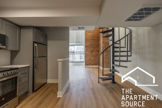 Building Photo - 1223 N La Salle Dr