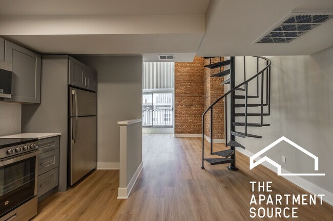 Building Photo - 1223 N La Salle Dr