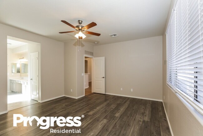 Building Photo - 3421 S 73rd Dr
