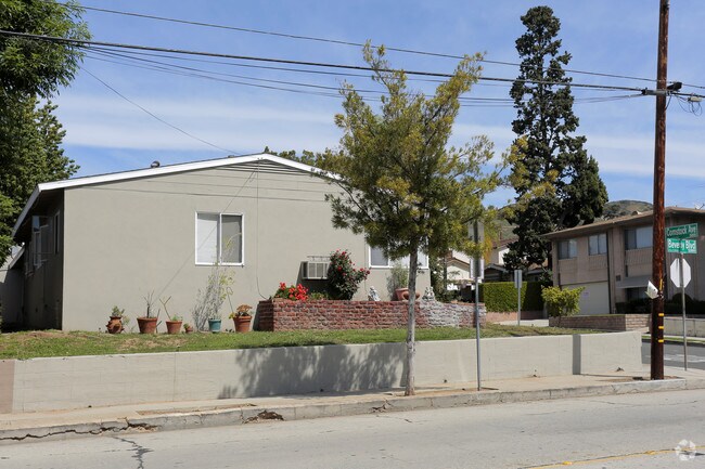 Building Photo - 5847-5859 Comstock Ave