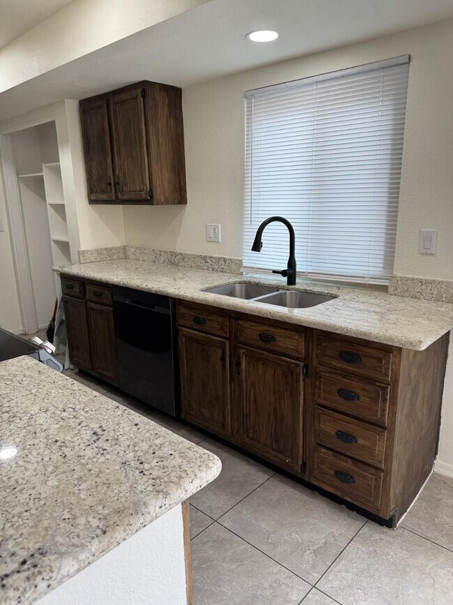 Foto del edificio - 10420 N 11th Pl