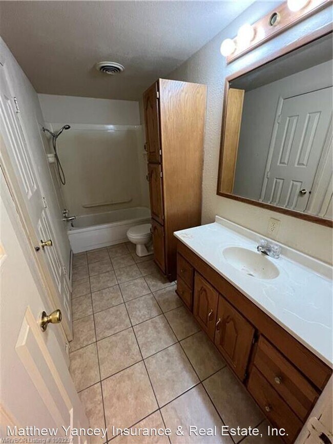 Foto del edificio - 3 br, 1 bath House - 2100 Magnilia Bend