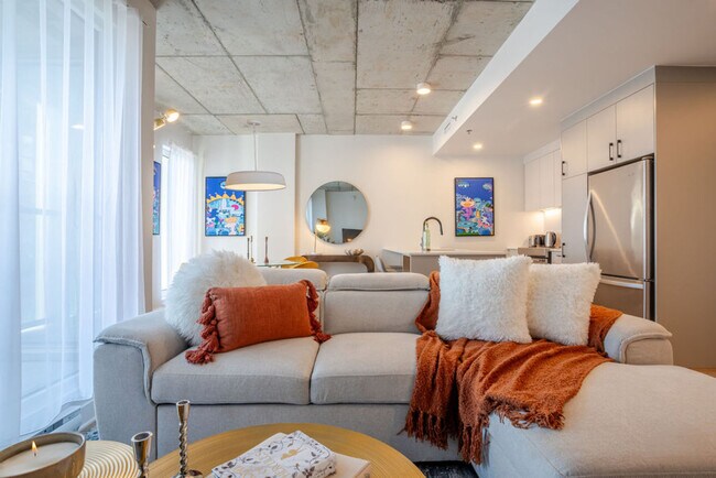 Building Photo - 450 Rue Saint-François-Xavier-SI ID1602174P
