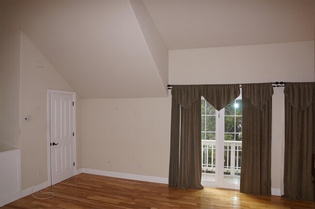 Building Photo - 613 Chief Kelly Dr