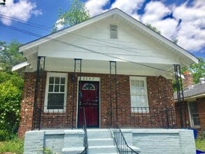 Building Photo - 2347 Stark St